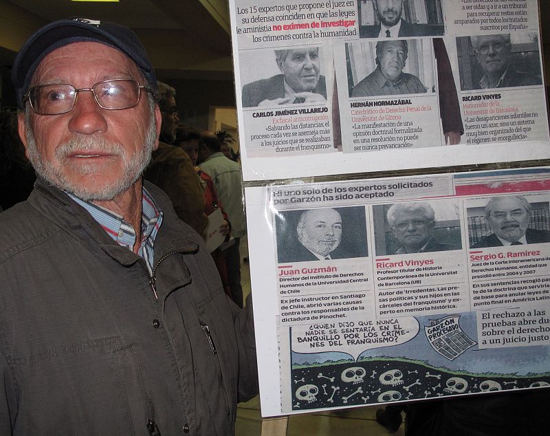Angelo, de 68 años e integrante del movimiento "No nos resignamos", ha querido estar presente para pedir justicia a favor de Gazón.