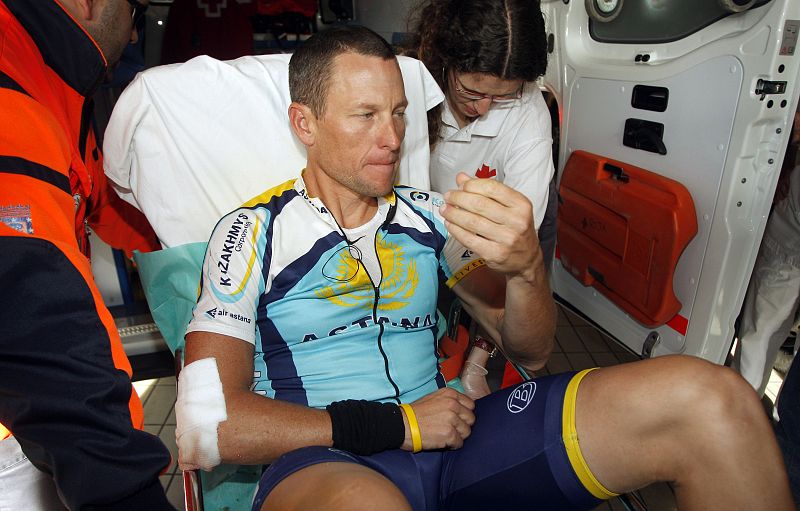 Armstrong en la ambulancia camino de Valladolid.