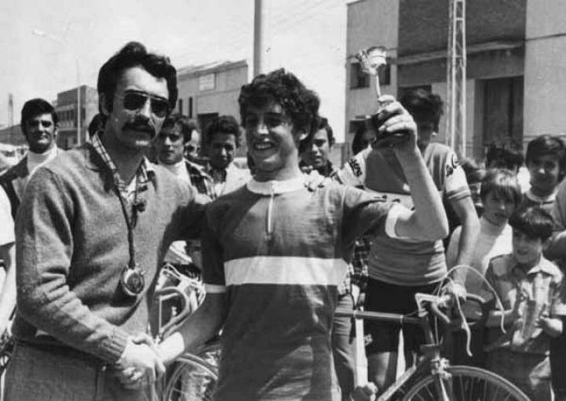 La primera victoria a los 15 años gracias a una bicicleta de un niño del público