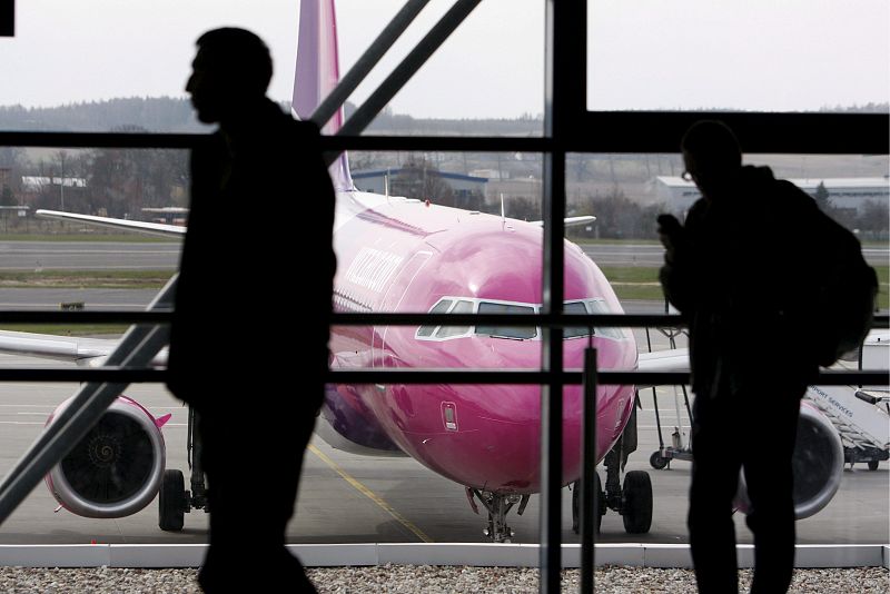 El cierre de los aeropuertos polacos, como este de Gdansk, había puesto en riesgo el multitudinario entierro del presidente polaco, Lech Kaczynski, fallecido el pasado sábado