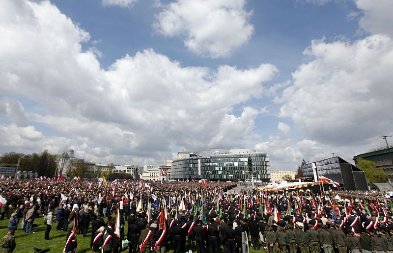 General view from the commemoration ceremony for late Polish President Lech Kaczynski and other plane crash victims at the Pilsudski square in Warsaw