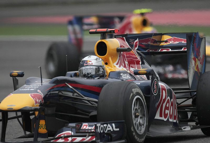 Los Red Bull de Sebastian Vettel y Mark Webber volvieron a desaprovechar el salir en las primeras posiciones.