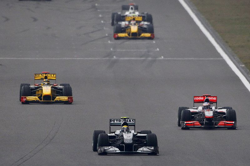 El McLaren de Button, el Mercedes de Rosberg y el Renault de Kubica, acertados a la hora de elegir neumaticos, ocuparon las plazas delanteras durante buena parte de la carrera.