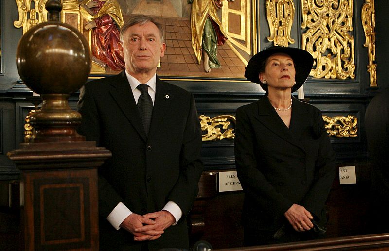 MISA FUNERAL POR EL EL PRESIDENTE POLACO, LECH KACZYNSKI, Y SU ESPOSA MARIA EN LA BASÍLICA DE SANTA MARÍA EN CRACOVIA