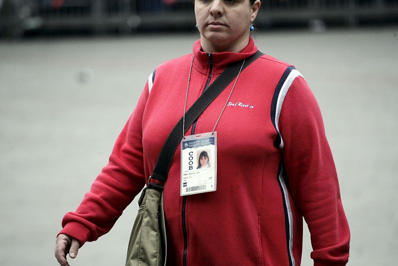 Una mujer luce una acreditación de los Juegos Olímpicos de Barcelona 92