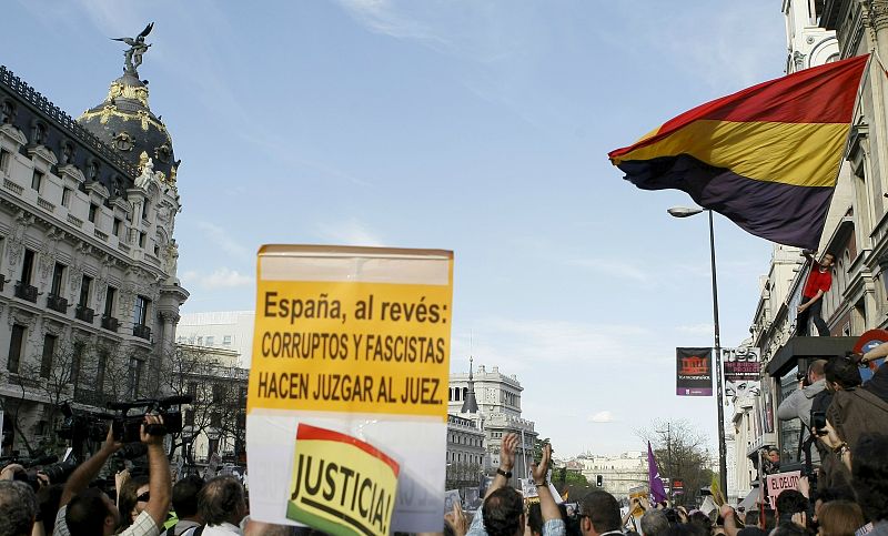 ARRANCA EN MADRID LA MARCHA DE APOYO A GARZÓN Y CONTRA EL FRANQUISMO