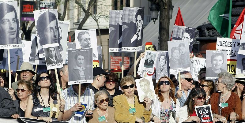 ARRANCA EN MADRID LA MARCHA DE APOYO A GARZÓN Y CONTRA EL FRANQUISMO