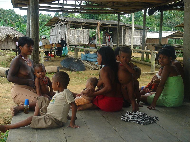 Los wounaan en su aldea disfrutan de una vida apacible
