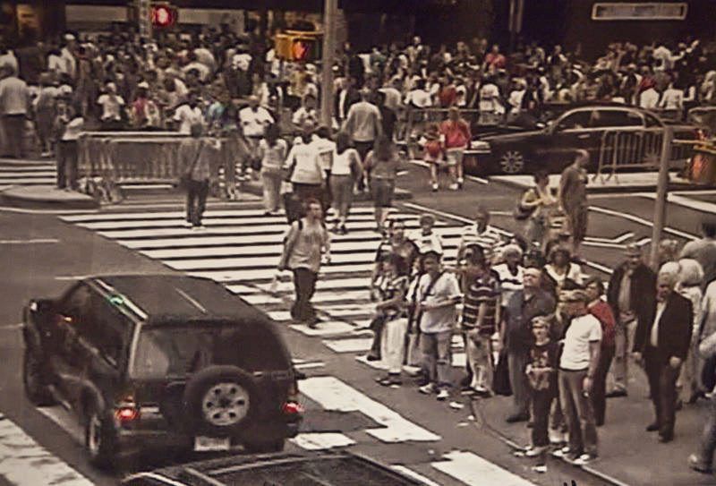 Fotografía en la que se ve la camioneta Nissan Pathfinder que fue cargada con artefactos explosivos en Times Square