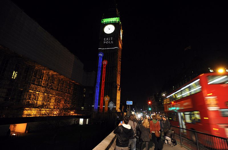 La cadena BBC ha ido proyectando los resultados de las elecciones en la Torre del Reloj de Westminster