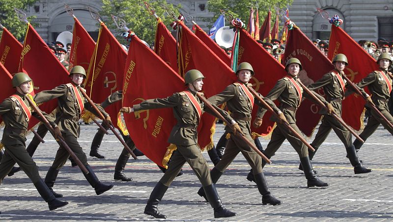 DESFILE MILITAR POR 65 ANIVERSARIO DE LA VICTORIA SOBRE LA ALEMANIA NAZI