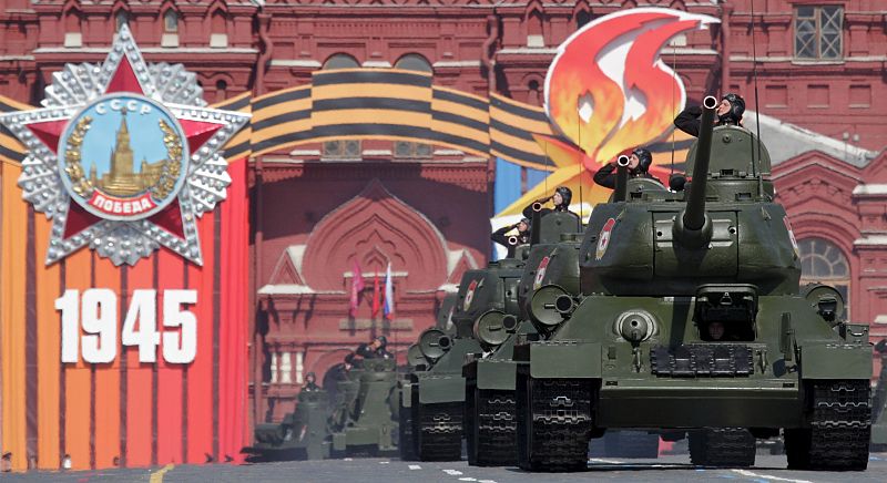 DESFILE MILITAR POR 65 ANIVERSARIO DE LA VICTORIA SOBRE LA ALEMANIA NAZI