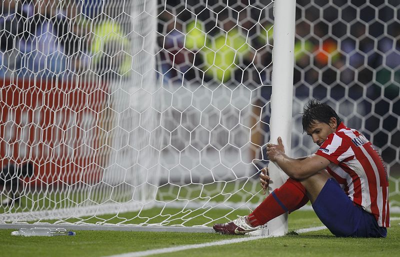 El Kun se lamenta de la ocasión que tuvo justo antes de llegar al final del tiempo reglamentario.