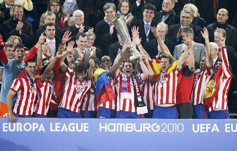 Los jugadores que han ganado la primera Europa League de la historia.