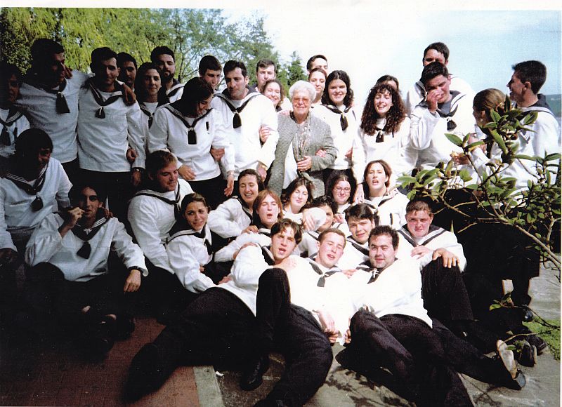 David con sus compañeros de clase.