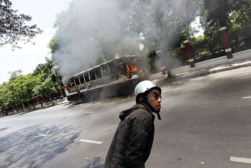 Coches y autobuses han sido quemados durante los enfrentamientos