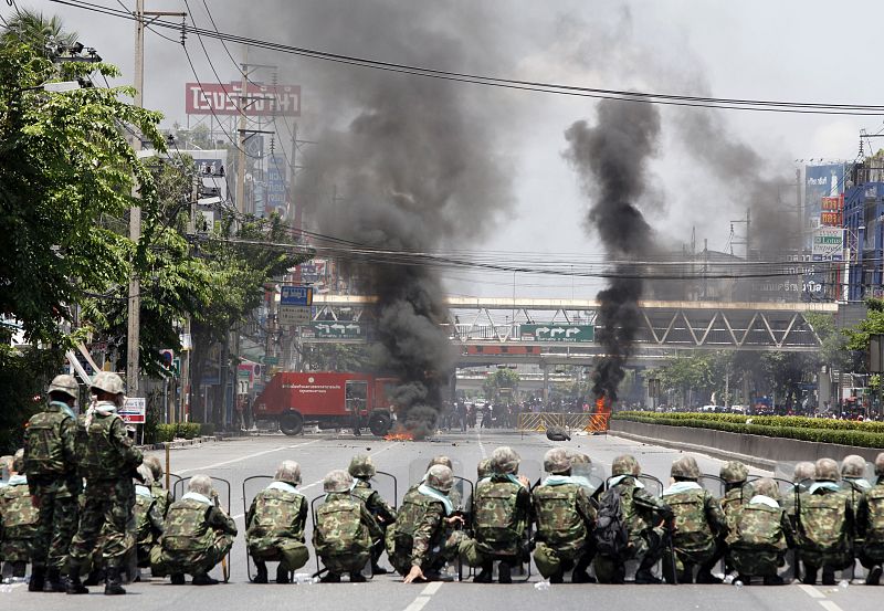 Disparos y fuego han sido los protagonistas en las calles de Bangkok