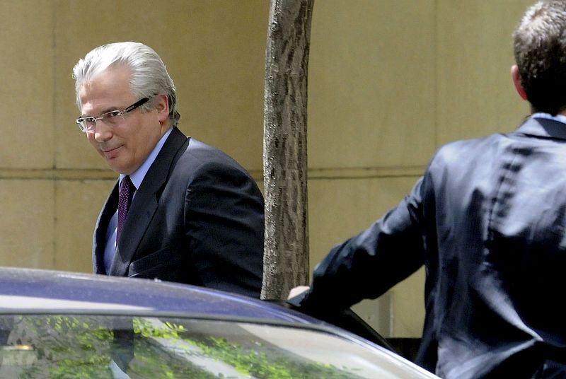 SALIDA JUEZ BALTASAR GARZÓN DE AUDIENCIA NACIONAL