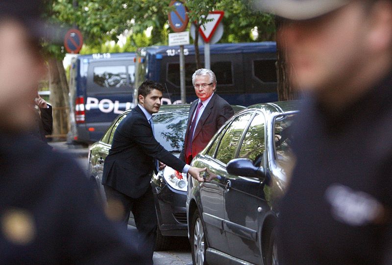 SALIDA JUEZ BALTASAR GARZÓN DE AUDIENCIA NACIONAL