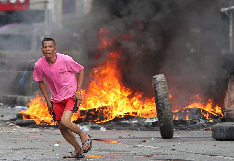 EL GOBIERNO TAILANDÉS CONSIDERA DECLARAR EL TOQUE DE QUEDA EN BANGKOK