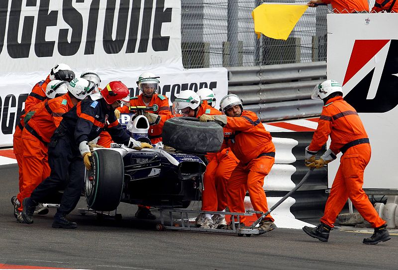 El Williams del alemán Nico Hulkenberg, tras un accidente sufrido durante el Gran Premio.