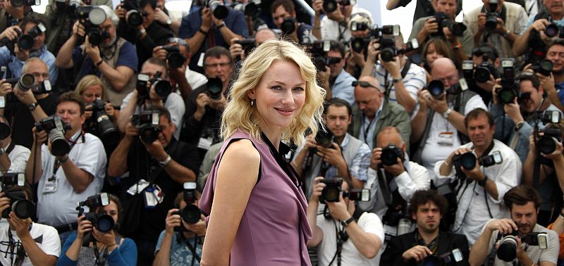 Naomi Watts posa para los fotógrafos en el 63 festival de cine de Cannes