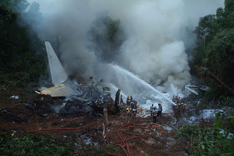 AL MENOS 60 MUERTOS EN UN ACCIDENTE DE AVIÓN EN EL SUROESTE DE LA INDIA