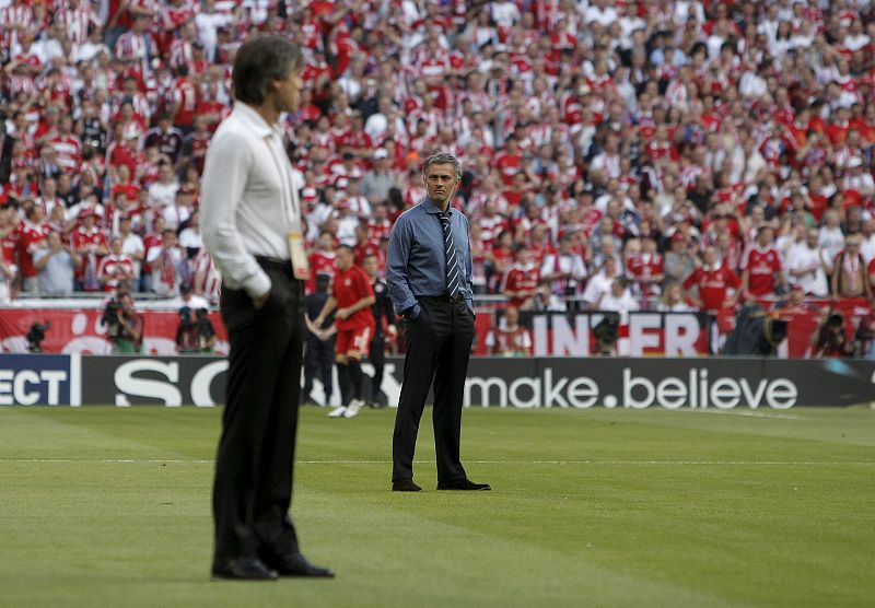 El entrenador del Inter de Milán, José Mourinho se prepara para inicio de la final de la Liga de Campeones.