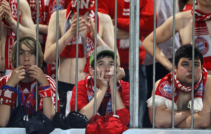 Los seguidores del Bayern, tristes por la derrota en la final de la Champions.