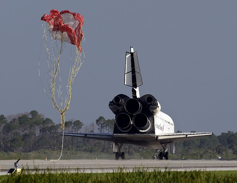 Aterrizaje en Cabo Cañaveral. Ésta ha sido la trigésimo segunda misión espacial del Atlantis y la 132 realizada por los transbordadores desde que iniciaron su servicio en abril de 1981.