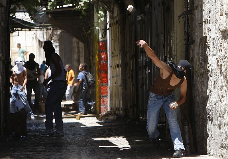 Palestinian youths throw stones in Jerusalem