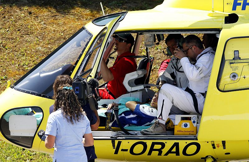 Valentino se despide de sus 'tifosi' desde el helicóptero.