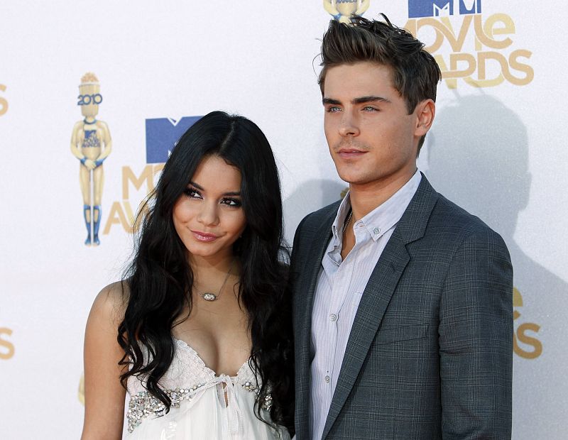 Vanessa Hudgens and Zac Efron arrive at the 2010 MTV Movie Awards in Los Angeles