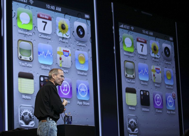 Steve Jobs ha desvelado los detalles de la cuarta generación del teléfono móvil iPhone en la primera sesión de la Conferencia Mundial de Desarrolladores de Apple, WWDC, que tiene lugar en San Francisco hasta el 11 de junio.