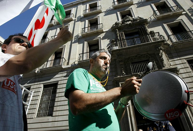 CACEROLADA ANTE EL MINISTERIO DE ECONOMIA