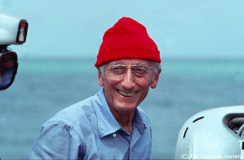 El comandante Cousteau con su gorro rojo