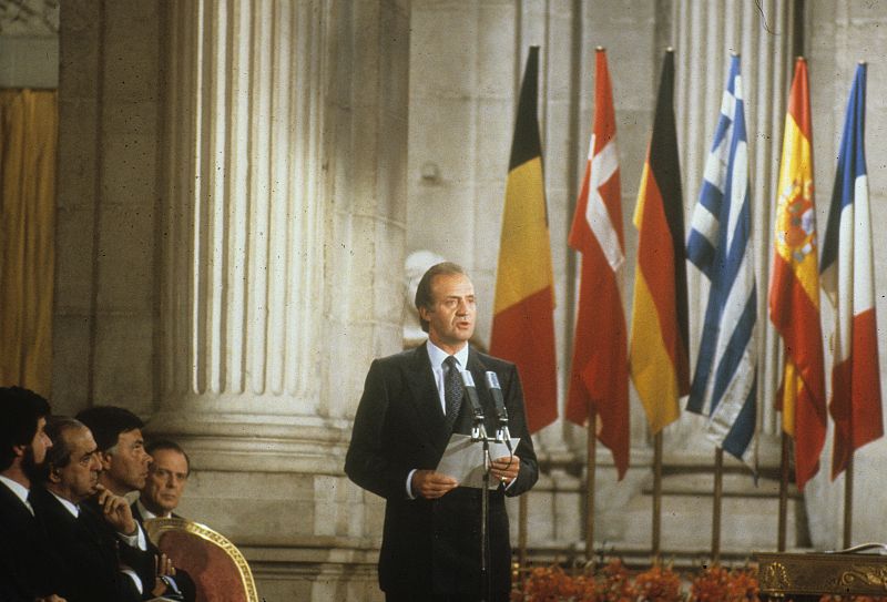 Don Juan Carlos durante el discurso que pronunció el día de la firma del Tratado de Adhesión