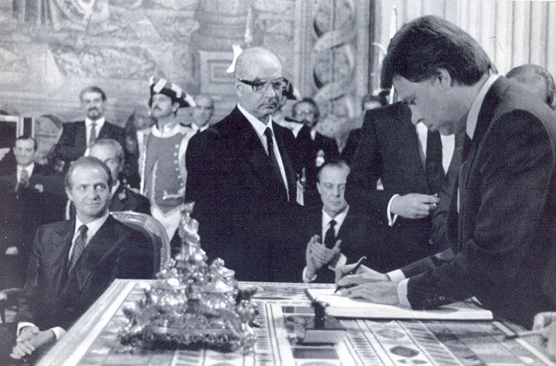 Felipe González firma el Tratado de Adhesión a la Comunidad Económica Europea