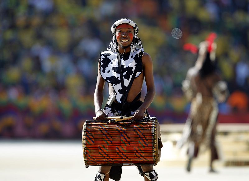 1.500 artistas han participado en los mosaicos y bailes que han dado forma a la ceremonia.
