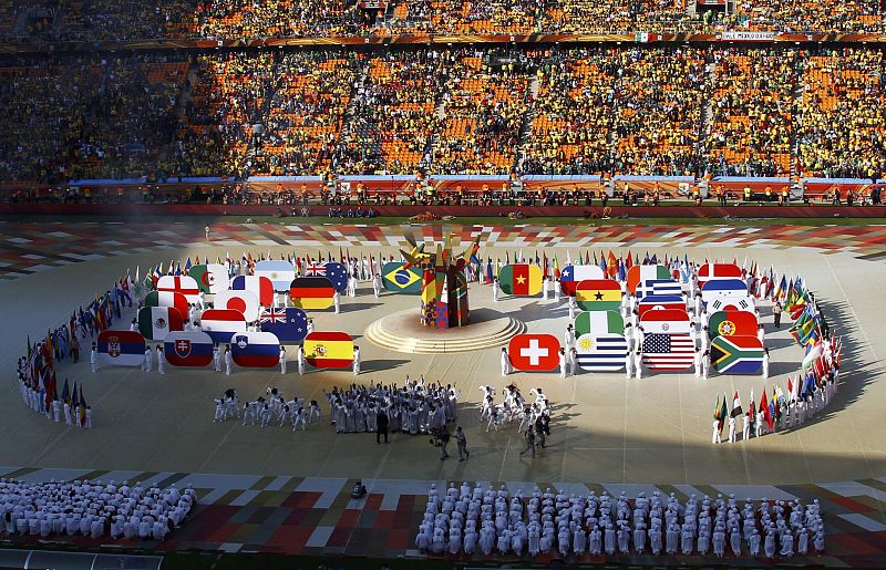 Las banderas de los países participantes han compuesto otro de los mosaicos de la inauguración.