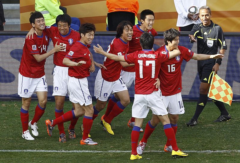 South Korea's Lee celebrates his goal with team mates during the 2010 World Cup Group B soccer match against Greece in Port Elizabeth