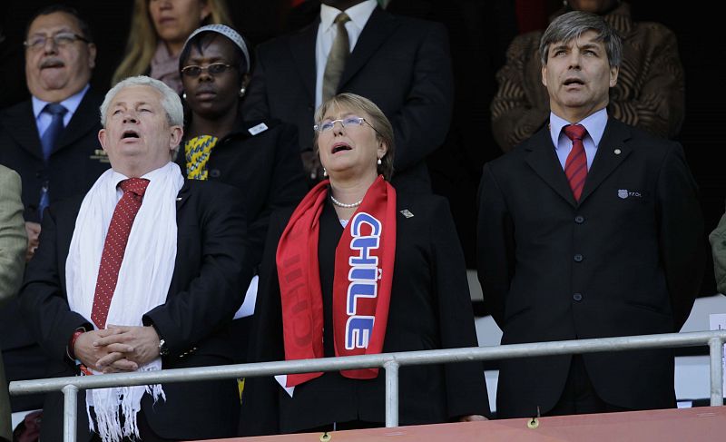 La ex presidenta chilena, Michelle Bachelet, disfrutó del partido en el palco.