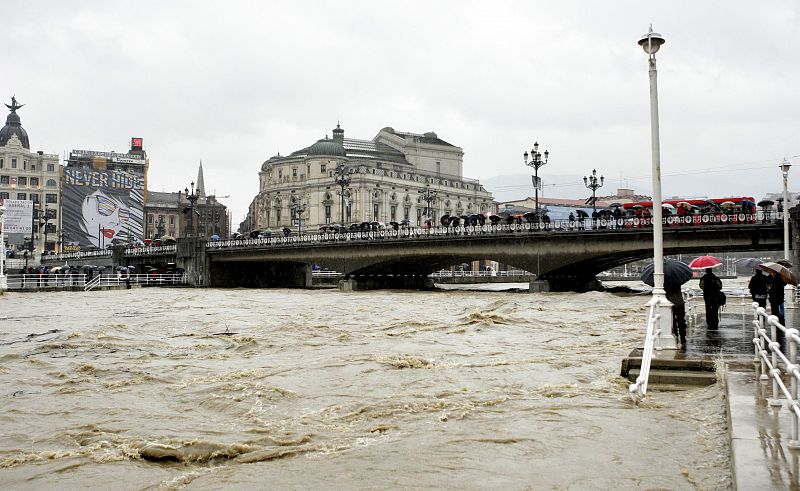 LA LLUVIA DEJA DESBORDAMIENTOS DE RÍOS EN VIZCAYA Y 103 LITROS/METRO CUADRADO