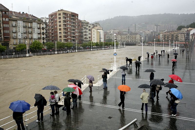 LA LLUVIA DEJA DESBORDAMIENTOS DE RÍOS EN VIZCAYA Y 103 LITROS/METRO CUADRADO