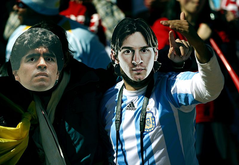 Maradona y Messi, los dos ídolos de Argentina.