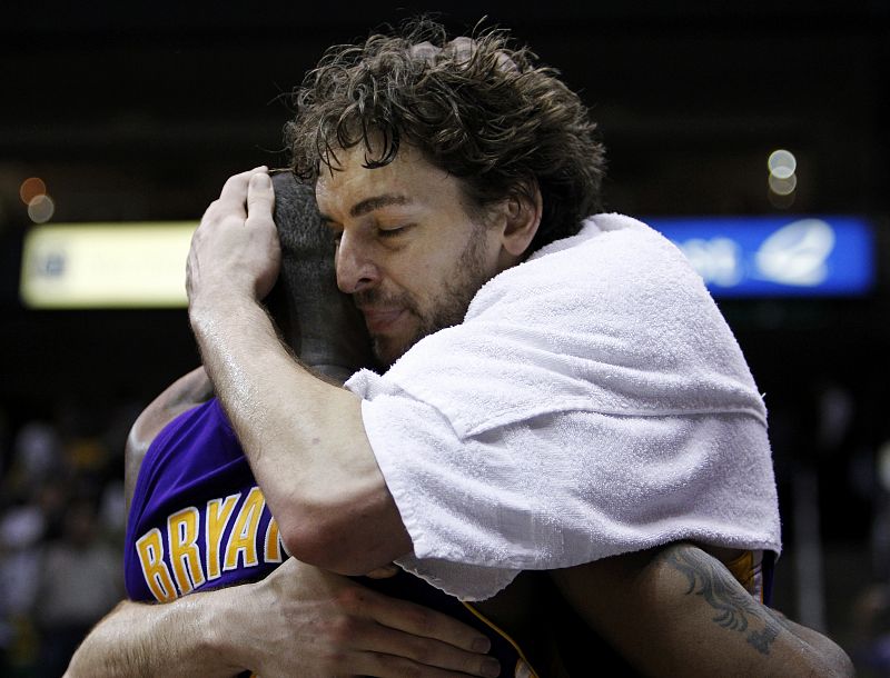Los Angeles Lakers forward Pau Gasol hugs teammate Kobe Bryant after the Lakers defeated the Utah Jazz following Game 4 of their NBA Western Conference semi-final playoff series in Salt Lake City