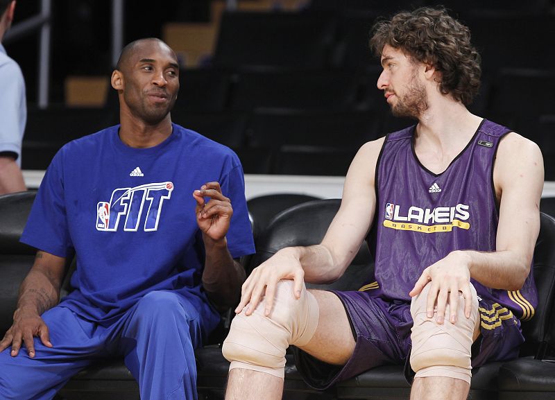 Los Angeles Lakers' Kobe Bryant and Pau Gasol watch practice for the NBA Finals basketball series against the Boston Celtics in Los Angeles