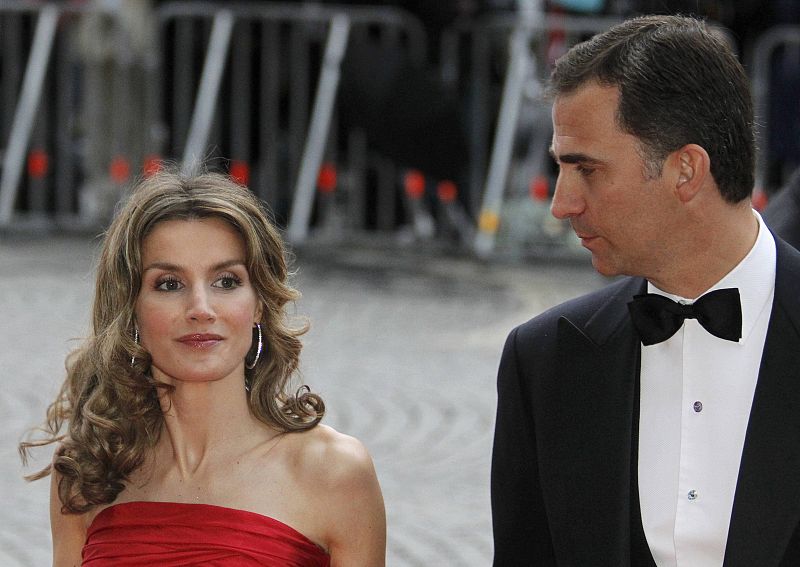 Spanish Crown Prince Felipe and his wife Princess Letizia arrive for Gala performance at concert hall in Stockholm