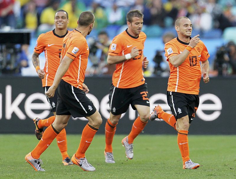 Wesley Sneijder celebra el único gol del partido jugado en Durban.