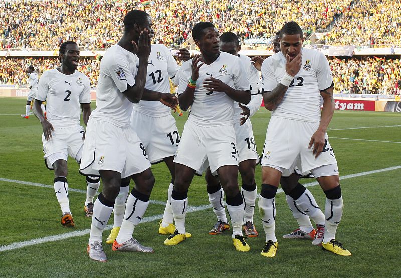 Los africanos celebraron el gol con baile incluido.